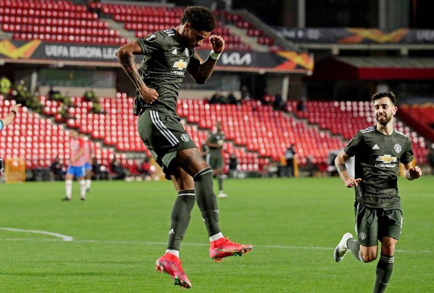 受采访时都 受采访时都