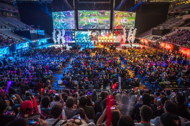 台上表现活 台上表现活