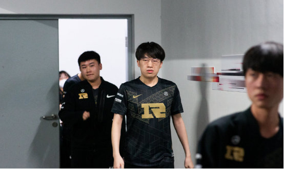 易红彩外籍 易红彩外籍