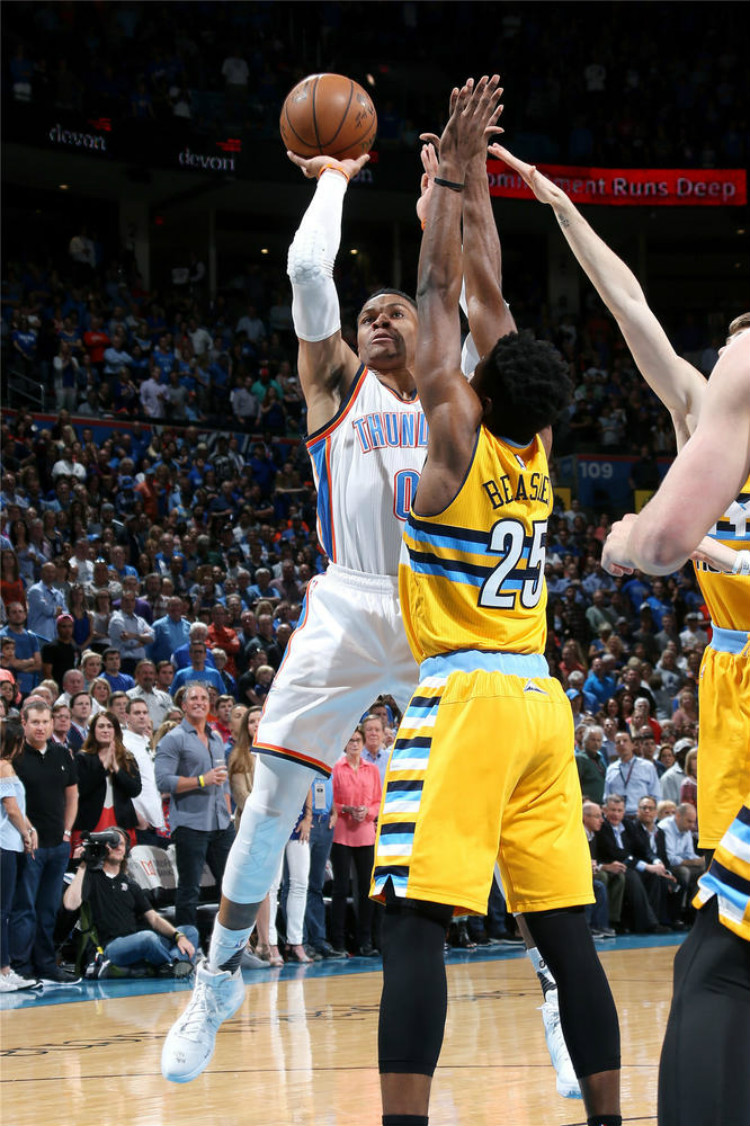 岁时便夺得 岁时便夺得