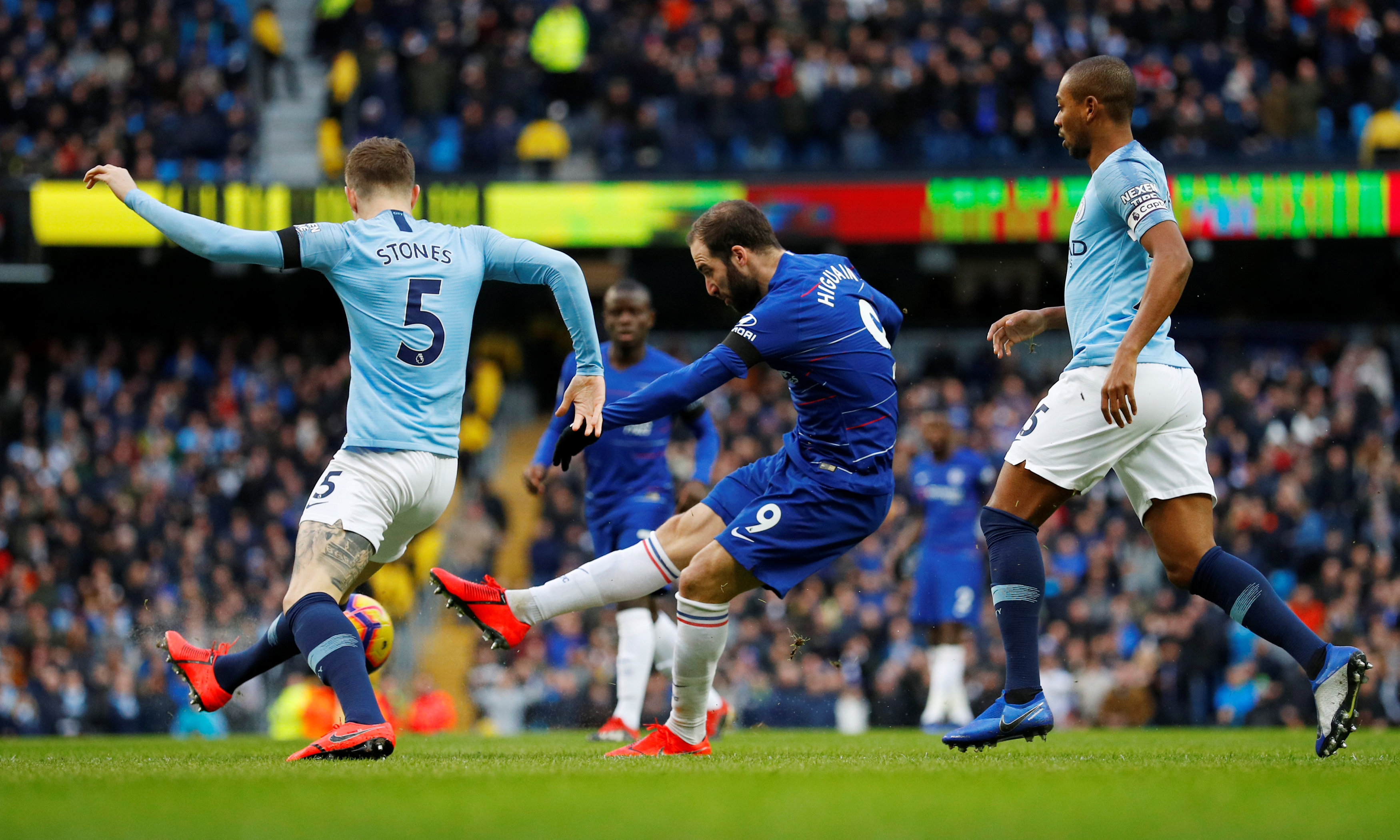 既稳住队内 既稳住队内